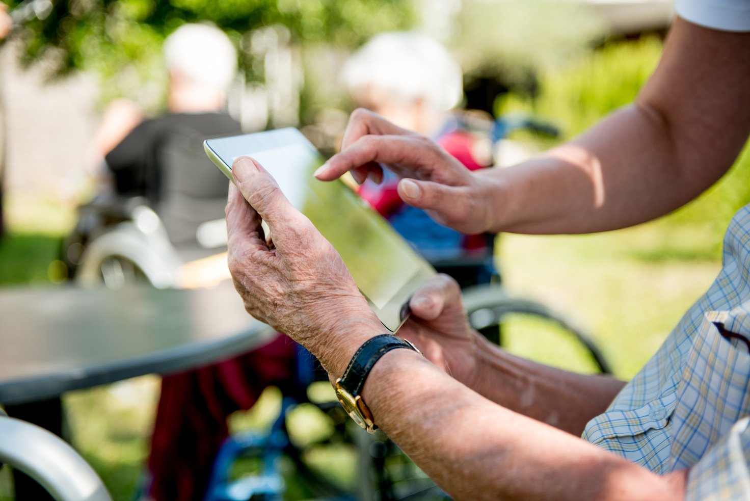 Caregiver Teaching Seniors Tu Use Digital Tablet